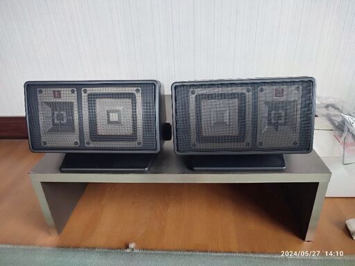 ソニーのスピーカー ８Ω２台です。