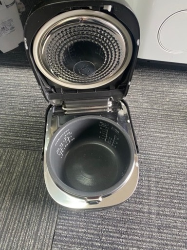 配送可能　保証付き　パナソニック 5.5合 炊飯器 IH式 ホワイト SR-HB104