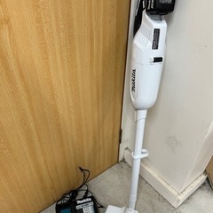 【‼️✨女性も楽々✨‼️】マキタ?コードレス掃除機?CL281