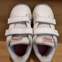 アディダススニーカーの画像