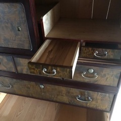 レトロなタンスの画像
