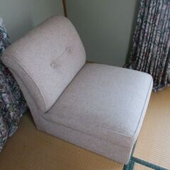 ソファ・クッションのきいた椅子・ソファー(2個で￥6,500)の画像
