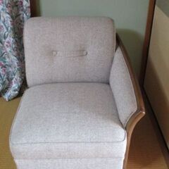 ソファ・クッションのきいた椅子・ソファー(2個で￥6,500)の画像