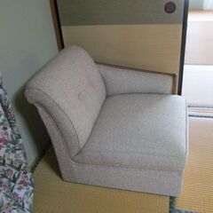 ソファ・クッションのきいた椅子・ソファー(2個で￥6,500)の画像