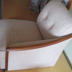 ソファ・クッションのきいた椅子・ソファー(2個で￥6,500)の画像
