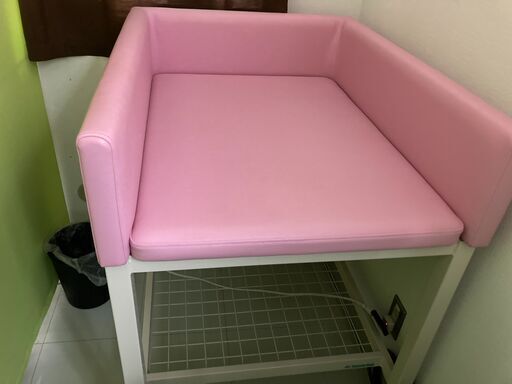 高田ベッド製　おむつ交換台　ピンク