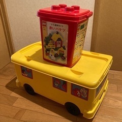 レゴ　黄色いバス　赤いバケツ