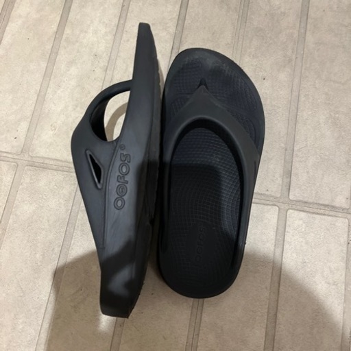 oofos サンダル　黒