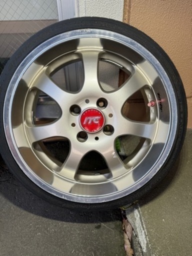 車のパーツ タイヤ、ホイール
