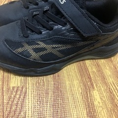 asics 19cmシューズ　BLACK✖️GOLDの画像