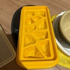 キャンプ用品、お皿などの画像