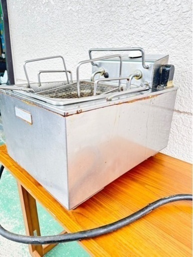 小型電気フライヤー　