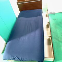 無料 メーカー不明 シングルベッド マットレス付き 引き出し付き 状態良好の画像
