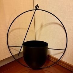 ハンギングプランター 黒 の画像