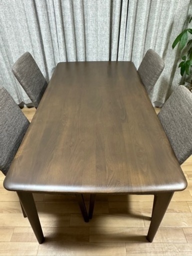 【中古美品】ダイニングテーブル　椅子4脚セット　抗菌FPマット付き