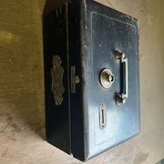 昔の手提げ金庫
