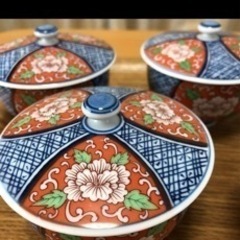 美品です。有田焼　鶴松フタ付き湯呑み、小石原フタ付き湯呑みの画像