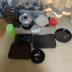 中古　鍋、　タッパー