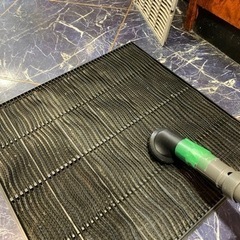 カラオケボックスの清掃作業の画像
