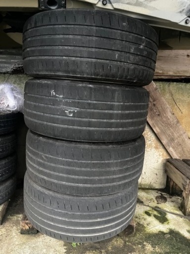車のパーツ タイヤ、ホイール