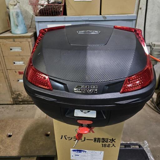 値下げしました　バイク用　GIVIリアBOX
