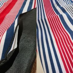 判　キャンピング　防災　シート　赤・青　折りたたみ　取っ手付き２枚セットの画像