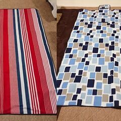 判　キャンピング　防災　シート　赤・青　折りたたみ　取っ手付き２枚セットの画像