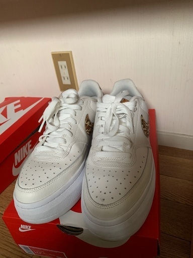 合計2足　NIKE W COURT VISION ALTA LTR DM0113-004