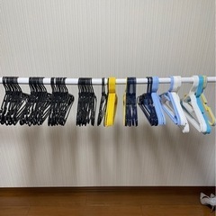突っ張り棒 洋服収納の画像