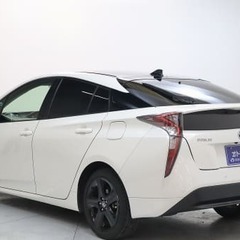 【ローン審査通過率95％！ローンお任せください！】トヨタ プリウス 　Ｓ　セーフティプラス　ツートーンの画像