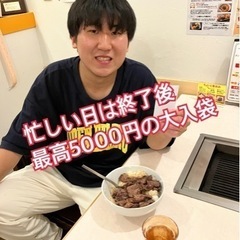 焼肉店のホールスタッフの画像
