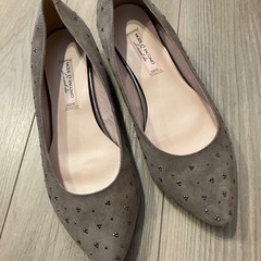 【ほぼ新品】スウェードパンプス