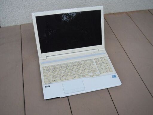 ＜打ち合わせ中＞価格変更：ノートパソコン(FUJITSU.AH45K・白)