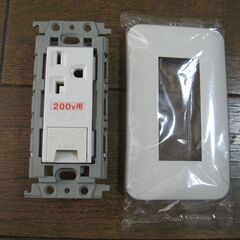 パナソニック、コスモテレビ端子、クーラー用コンセントの画像