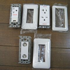 パナソニック、コスモテレビ端子、クーラー用コンセントの画像