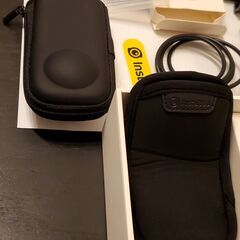 Insta360 one X2 本体、純正バッテリ- 3 枚, レンズキャップ、強化ガラス 1 枚の画像