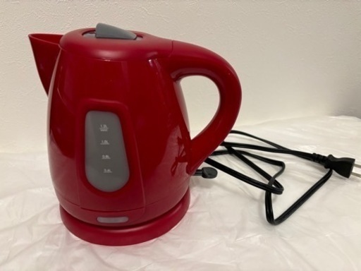 取り引き中　電気ケトル　ニトリ　赤色