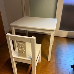 IKEA 子ども用テーブルとチェア　白の画像