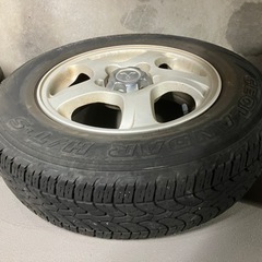 車のパーツ タイヤ、ホイールの画像