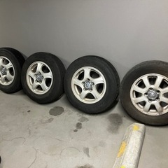 車のパーツ タイヤ、ホイールの画像