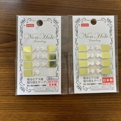 貼るピアスの画像