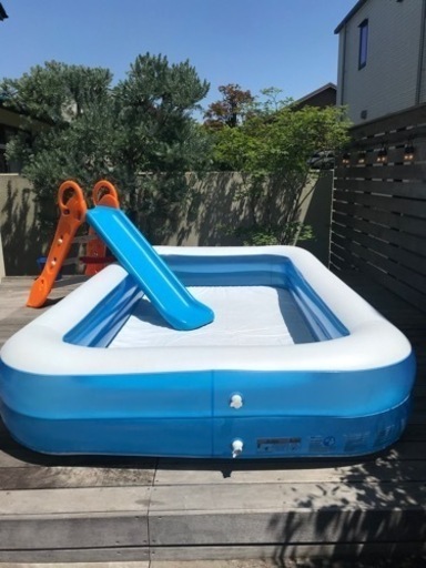 プールand滑り台