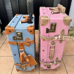 中古2個セットのスーツケースの画像