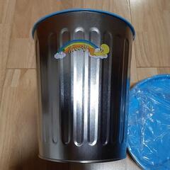 新品未使用　トゥイーティー　ブリキ缶　byミスドの画像