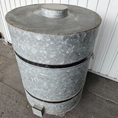 米穀貯蔵缶 直径約56cm高さ約91cm 米穀貯蔵缶 直径約56cm高さ約91cm 米穀貯蔵缶 直径約56cm