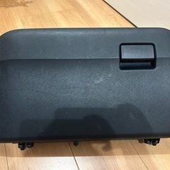 トヨタ　グローブボックス