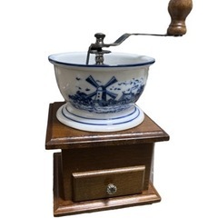 陶器製コーヒーミルの画像