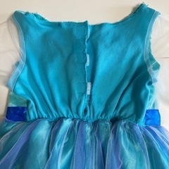 子ども服　エルサの服の画像