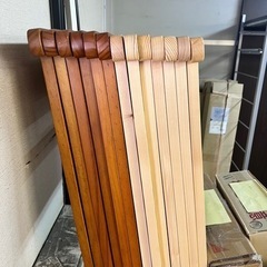 数量限定　天然木パイン材の壁掛けラック　ブラウン各色あります。　ハンガーラック　ディスプレイラック　ラダーラックの画像