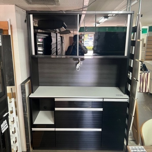 未使用食器棚　黒　キッチン収納　ブラック　コンセント付き　レンジ台　引出　引戸　扉　スライド棚　大量収納　多機能　かっこ良い　艶あり